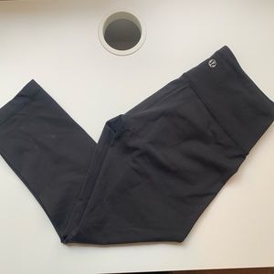 Black lululemon crop legging